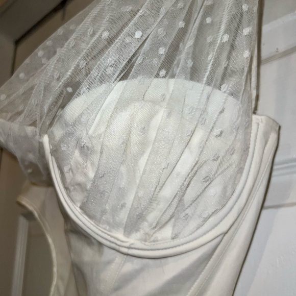 NWOT FASHION NOVA Cropped Strapless Corset With Draped White Lace - Picture 3 of 3